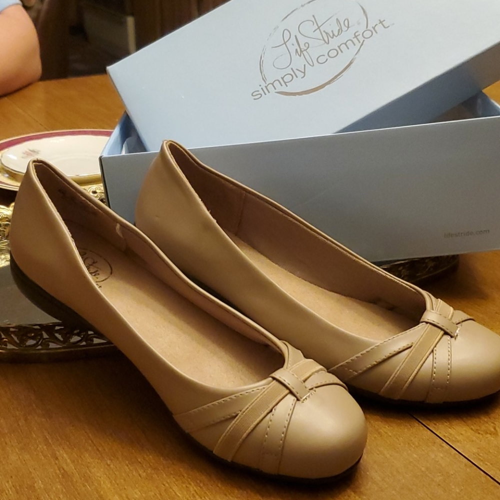 Taupe tan Lifestride flats